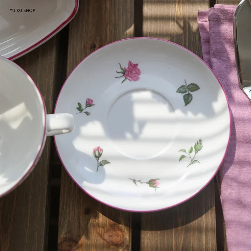 Taza y vajilla “French Rose” de porcelana hueso — cuencos, tazas y platos decorativos con diseño floral elegante