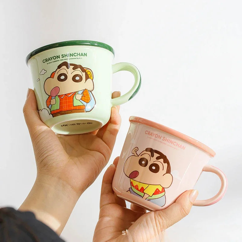 Taza cerámica Shin-Chan con escala – Diseño kawaii ideal para desayuno