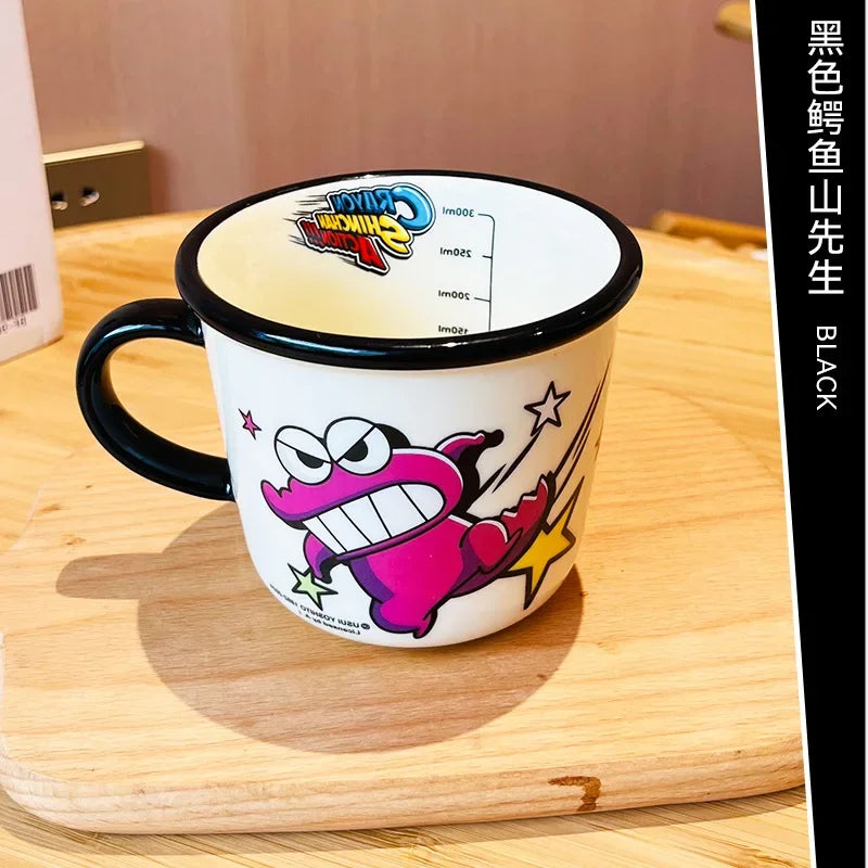 Taza cerámica Shin-Chan con escala – Diseño kawaii ideal para desayuno