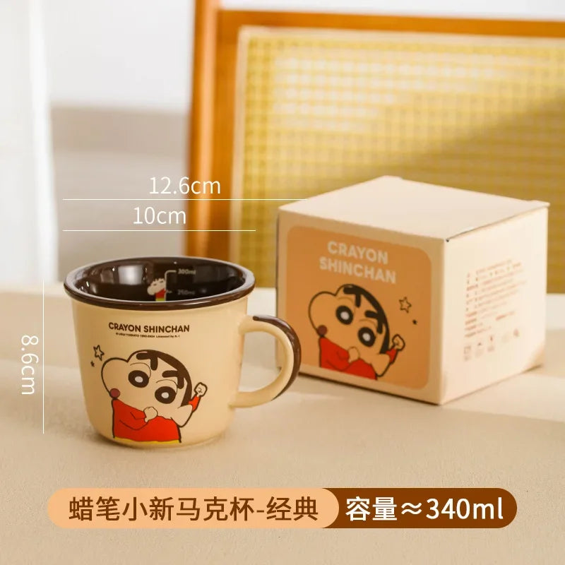 Taza cerámica Shin-Chan con escala – Diseño kawaii ideal para desayuno